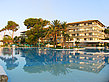 Hotel mit Pool bei Dämmerung - Mallorca