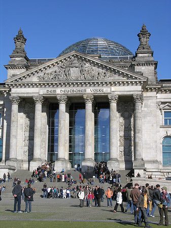 Touristen am Reichstag - Berlin (Berlin)