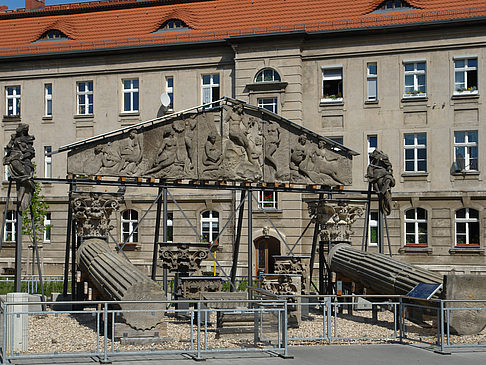 Säulen im Innenhof - Brandenburg (Potsdam)