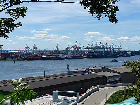 Altonaer Balkon mit Blick auf den Hafen - Hamburg (Hamburg)