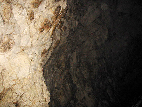 Höhle in der Felsenküste - Kampanien