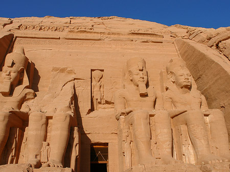 Tempel mit Himmel - Landesinnere (Abu Simbel)