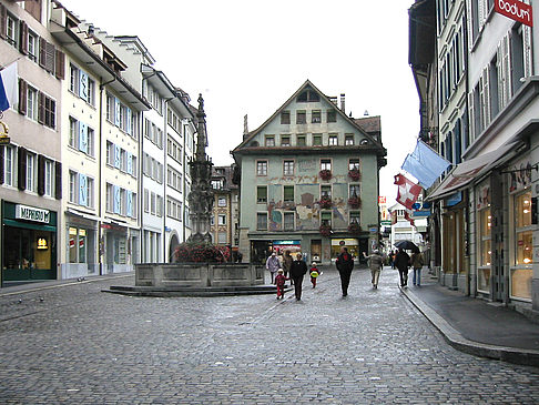 Statue am Dorfplatz - Luzern (Luzern)