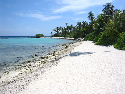 Felsiger Strand - Malediven