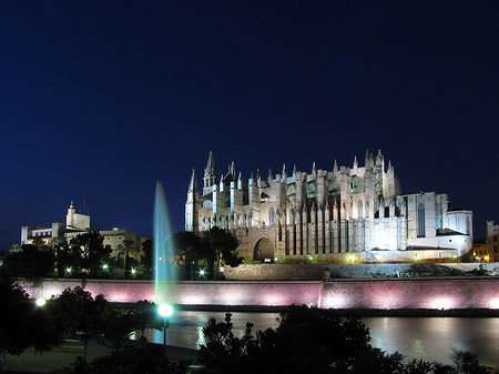 La Seu mit Fontäne - Mallorca (Palma de Maljorka)