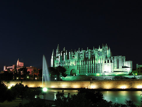 La Seu mit Fontäne - Mallorca (Palma de Maljorka)