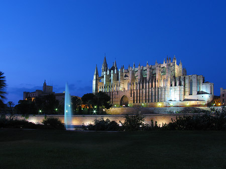 La Seu mit Fontäne