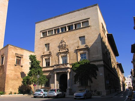 Gebäude vor der San Francesc - Mallorca (Palma de Maljorka)