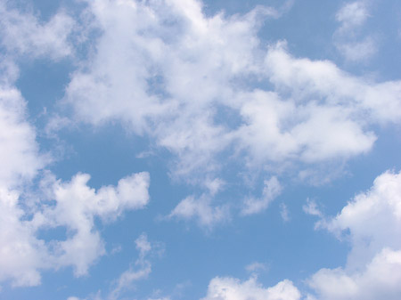 Foto Blauer Himmel mit Wolken