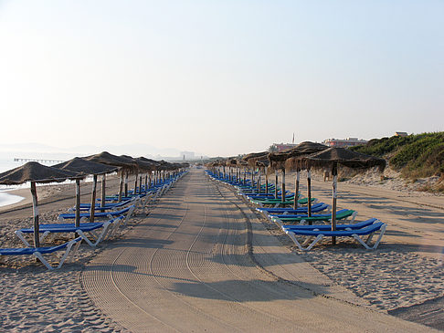 Liegestühle am Strand - Mallorca