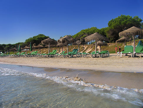 Liegestühle am Strand - Mallorca