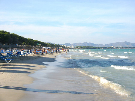 Liegestühle am Strand