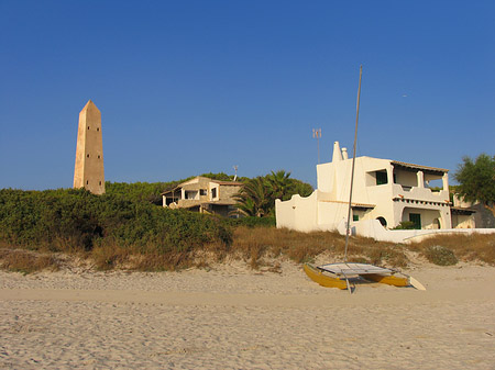 Obelisk am Strand