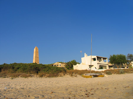 Obelisk am Strand