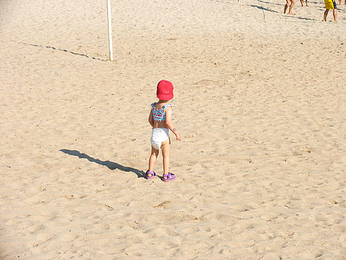 Kleine Kinder am Strand - Mallorca