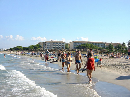 Foto Touristen am Strand - 