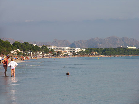 Foto Touristen am Strand