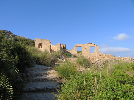 Foto Ruinen am Berg entlang - 