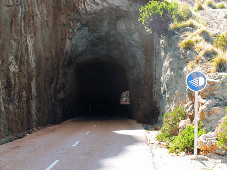 Fotos Straße durch den Tunnel