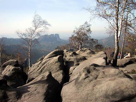 Felsen entlang der Wanderwege - Sachsen