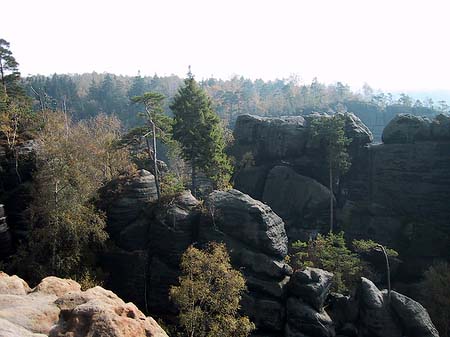 Felsen entlang der Wanderwege - Sachsen