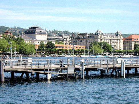 Steg über das Wasser - Zürich (Zürich)