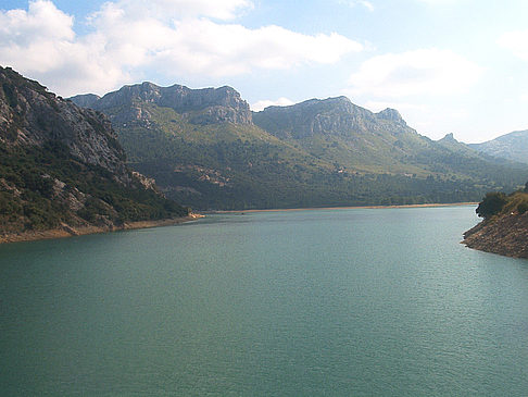  Foto Sehenswürdigkeit  Kleine Pause am Stausee Gorg-Blau