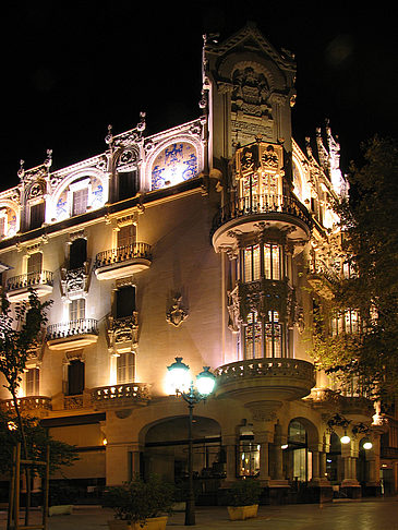  Bild von Citysam  Das Gran Hotel ist ein Jugendstil-Kunstwerk.